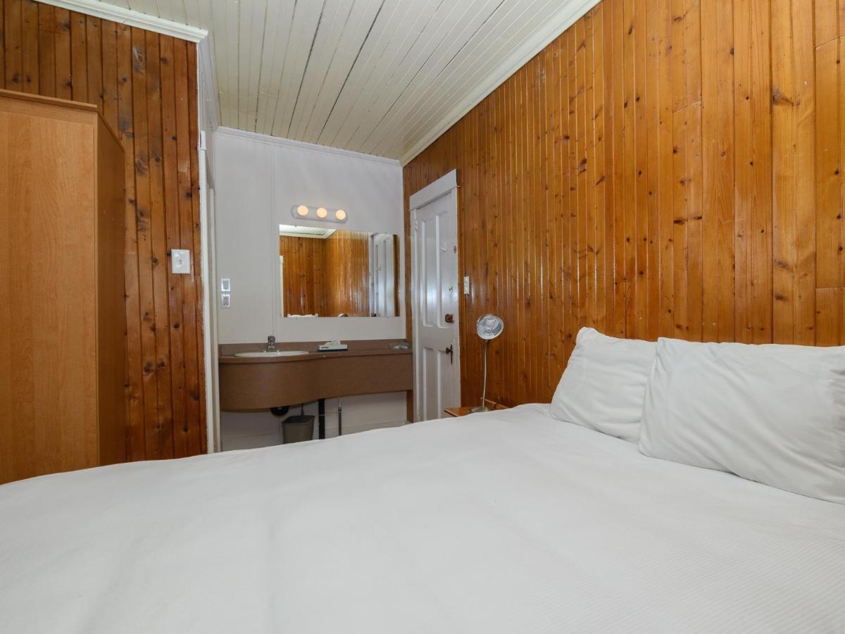 Au Pic De L'Aurore Motel-Chalets Perce Exterior photo