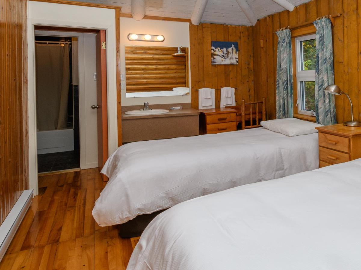Au Pic De L'Aurore Motel-Chalets Perce Exterior photo