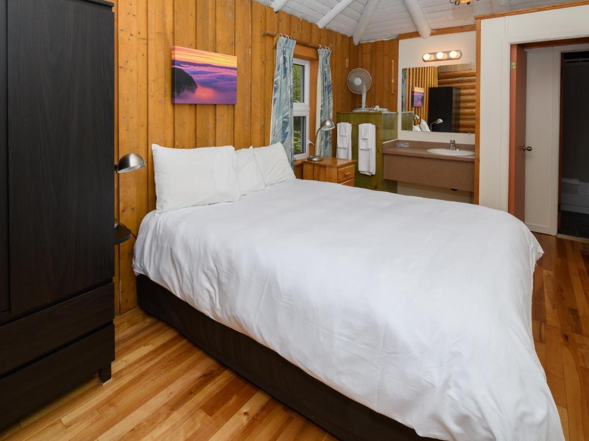 Au Pic De L'Aurore Motel-Chalets Perce Exterior photo