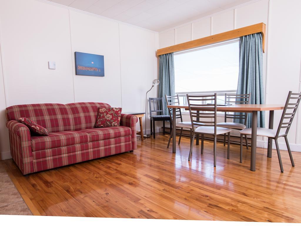 Au Pic De L'Aurore Motel-Chalets Perce Exterior photo