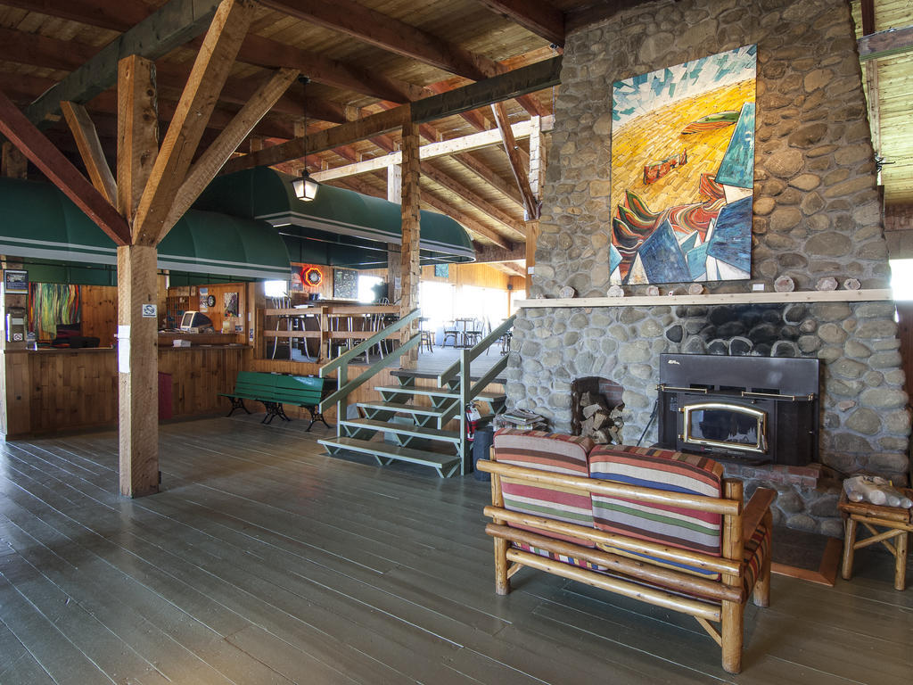 Au Pic De L'Aurore Motel-Chalets Perce Exterior photo